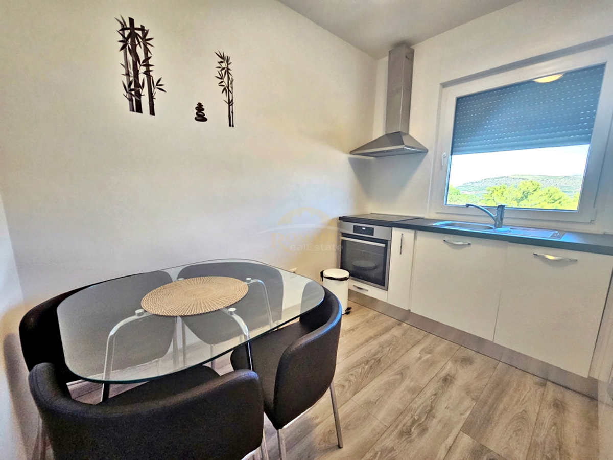 Casa di lusso a Čiovo - Mastrinka con 3 appartamenti e vista aperta sul mare